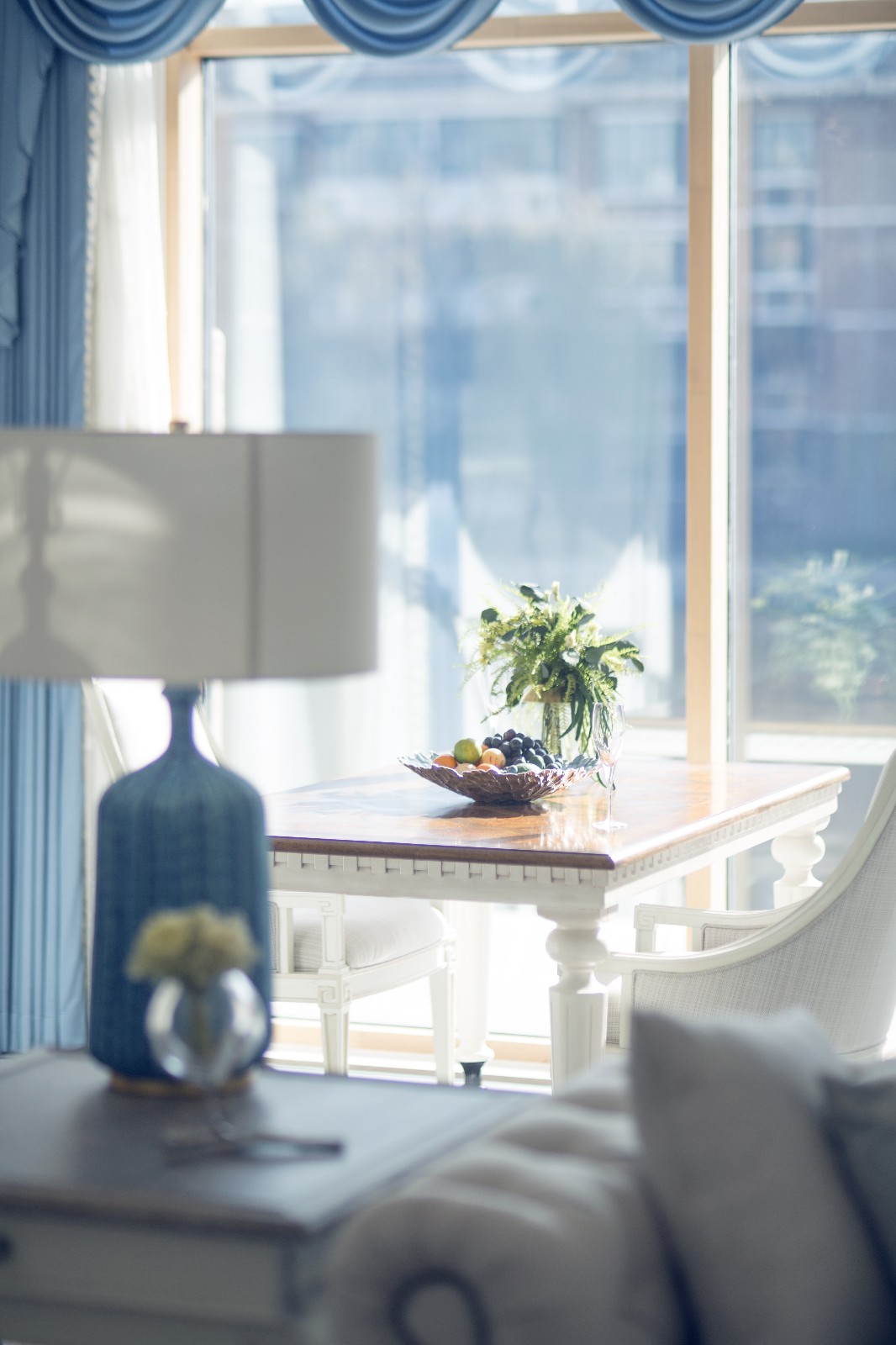 輕奢美式風(fēng)格家裝設(shè)計(jì)室內(nèi)裝修效果圖-餐桌 輕奢美式風(fēng)格家裝設(shè)計(jì)室內(nèi)裝修效果圖-餐桌