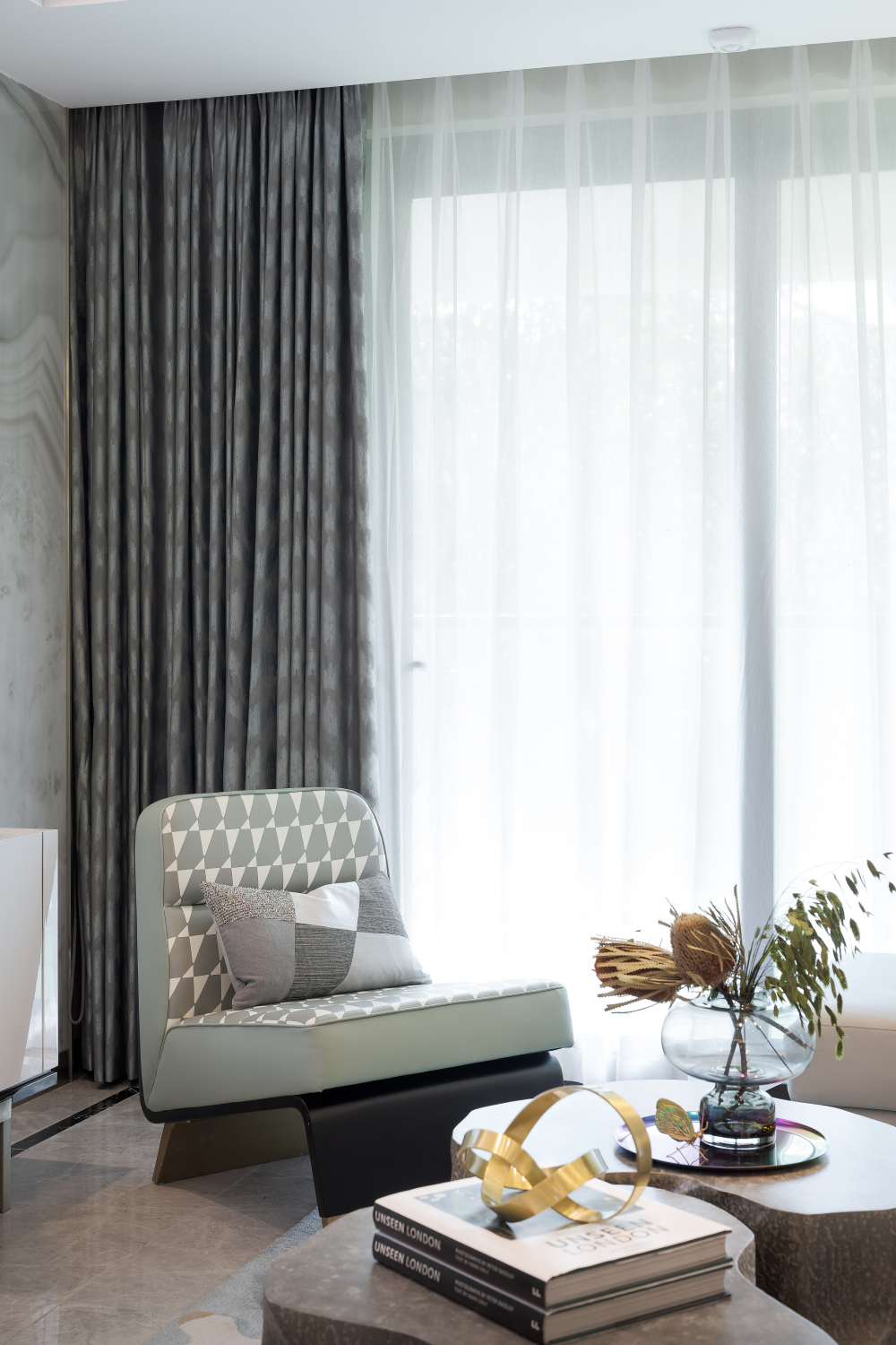 現(xiàn)代輕奢風格室內(nèi)設(shè)計家裝案例-客廳落地窗 現(xiàn)代輕奢風格室內(nèi)設(shè)計家裝案例-客廳落地窗