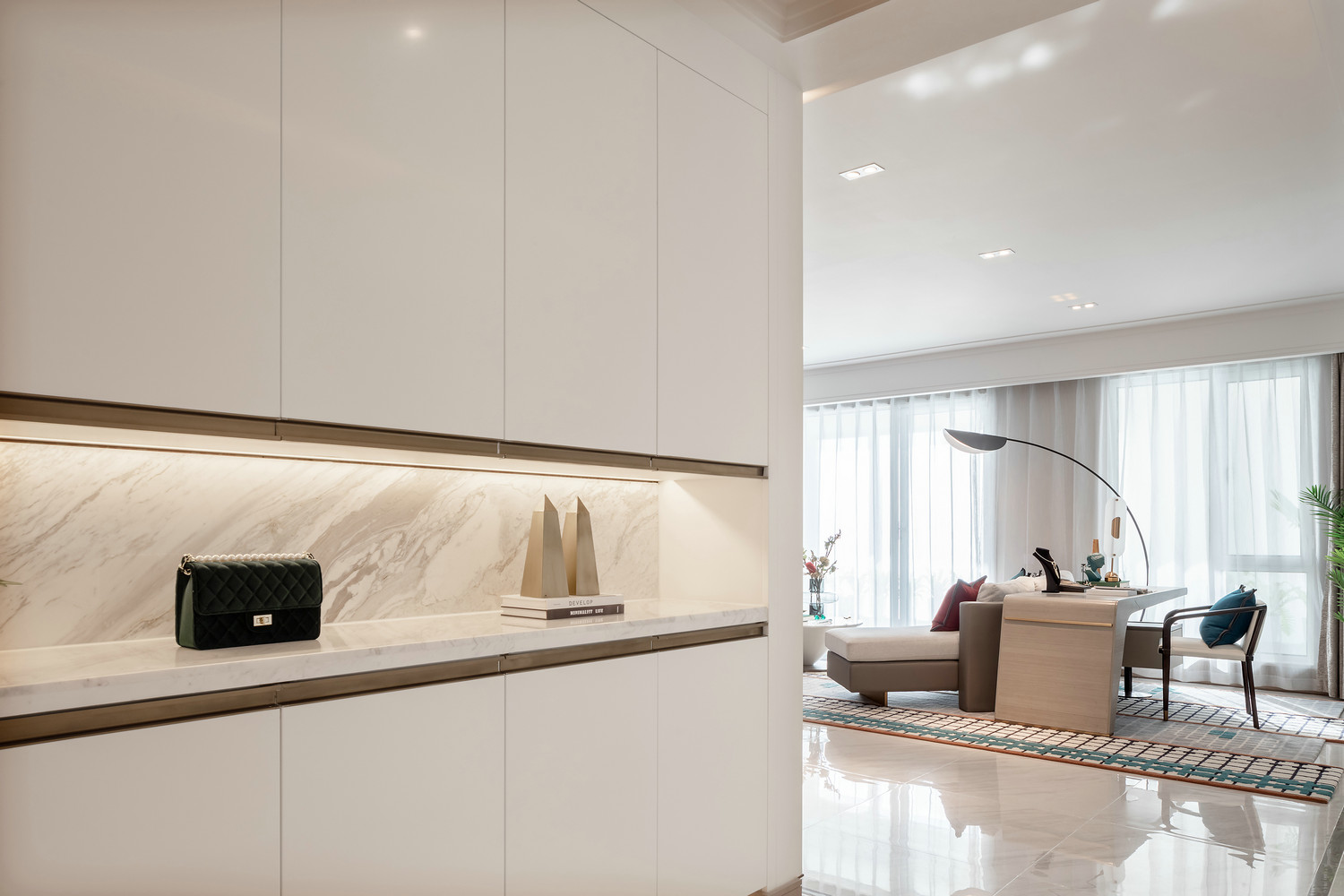 簡約新中式風(fēng)格室內(nèi)家裝案例效果圖-玄關(guān) 簡約新中式風(fēng)格室內(nèi)家裝案例效果圖-玄關(guān)