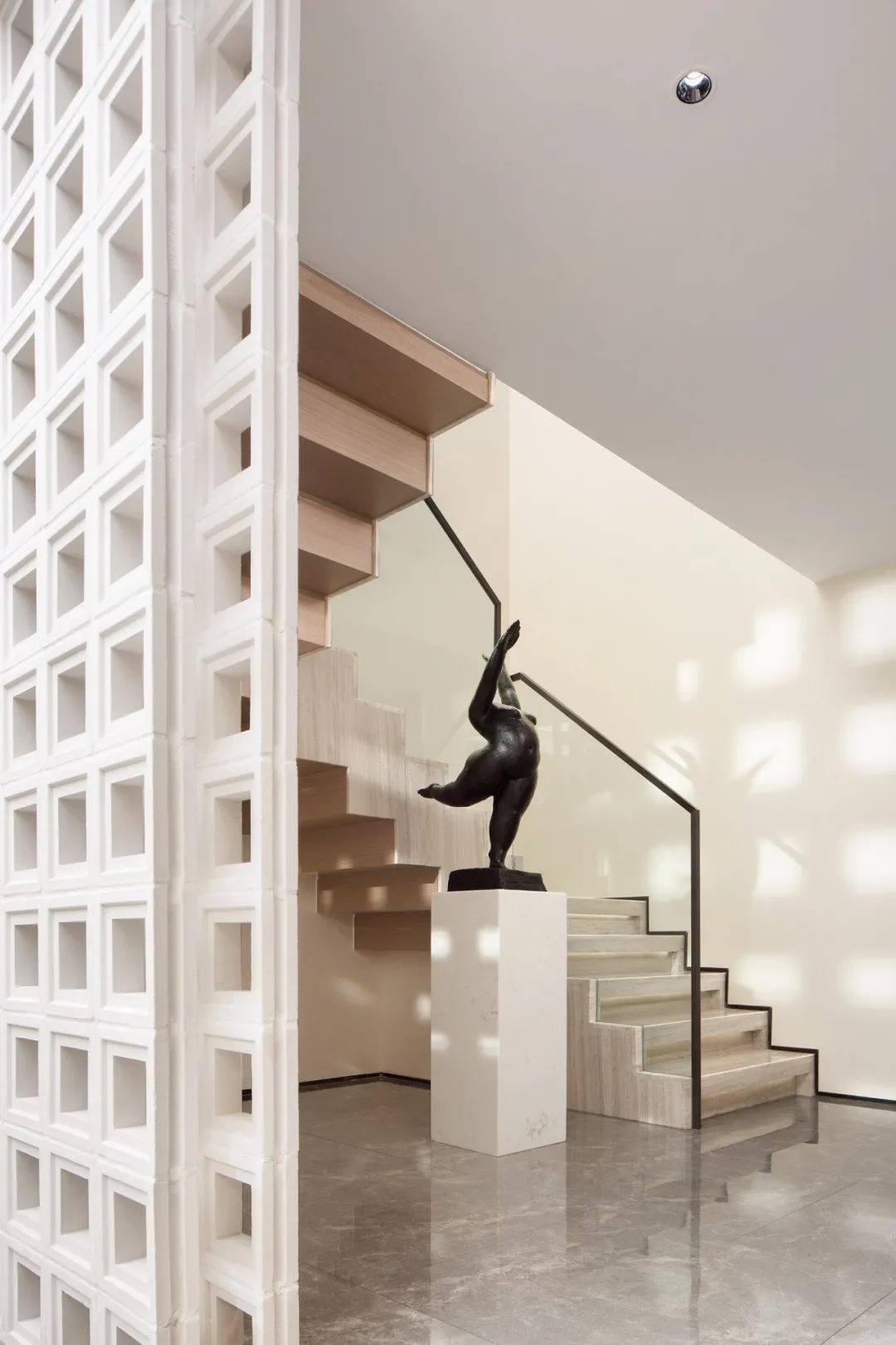 現(xiàn)代簡(jiǎn)約風(fēng)格別墅室內(nèi)設(shè)計(jì)家裝案例-樓梯 現(xiàn)代簡(jiǎn)約風(fēng)格別墅室內(nèi)設(shè)計(jì)家裝案例-樓梯