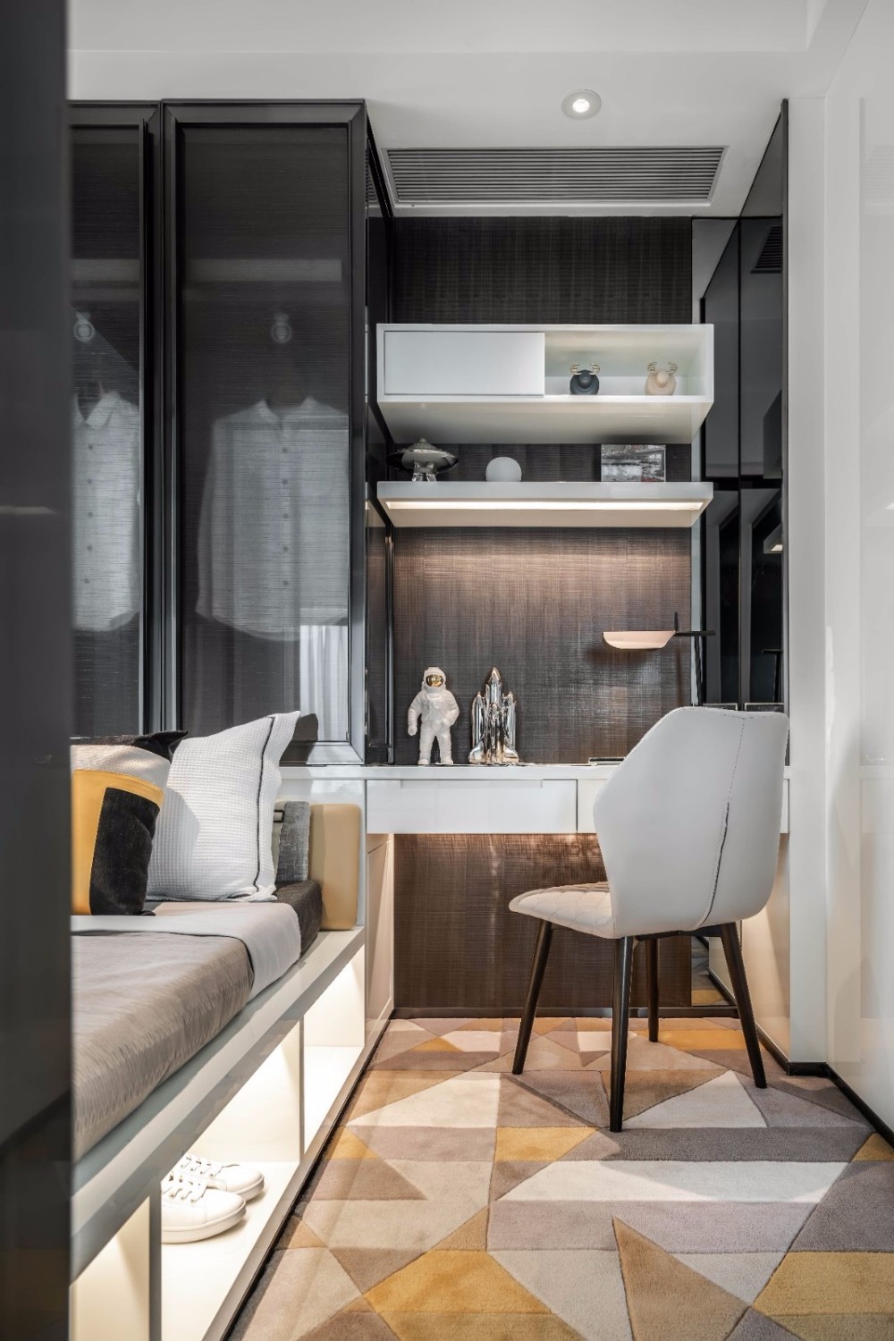 現(xiàn)代簡約風格室內(nèi)設(shè)計家裝案例-次臥書桌 現(xiàn)代簡約風格室內(nèi)設(shè)計家裝案例-次臥書桌