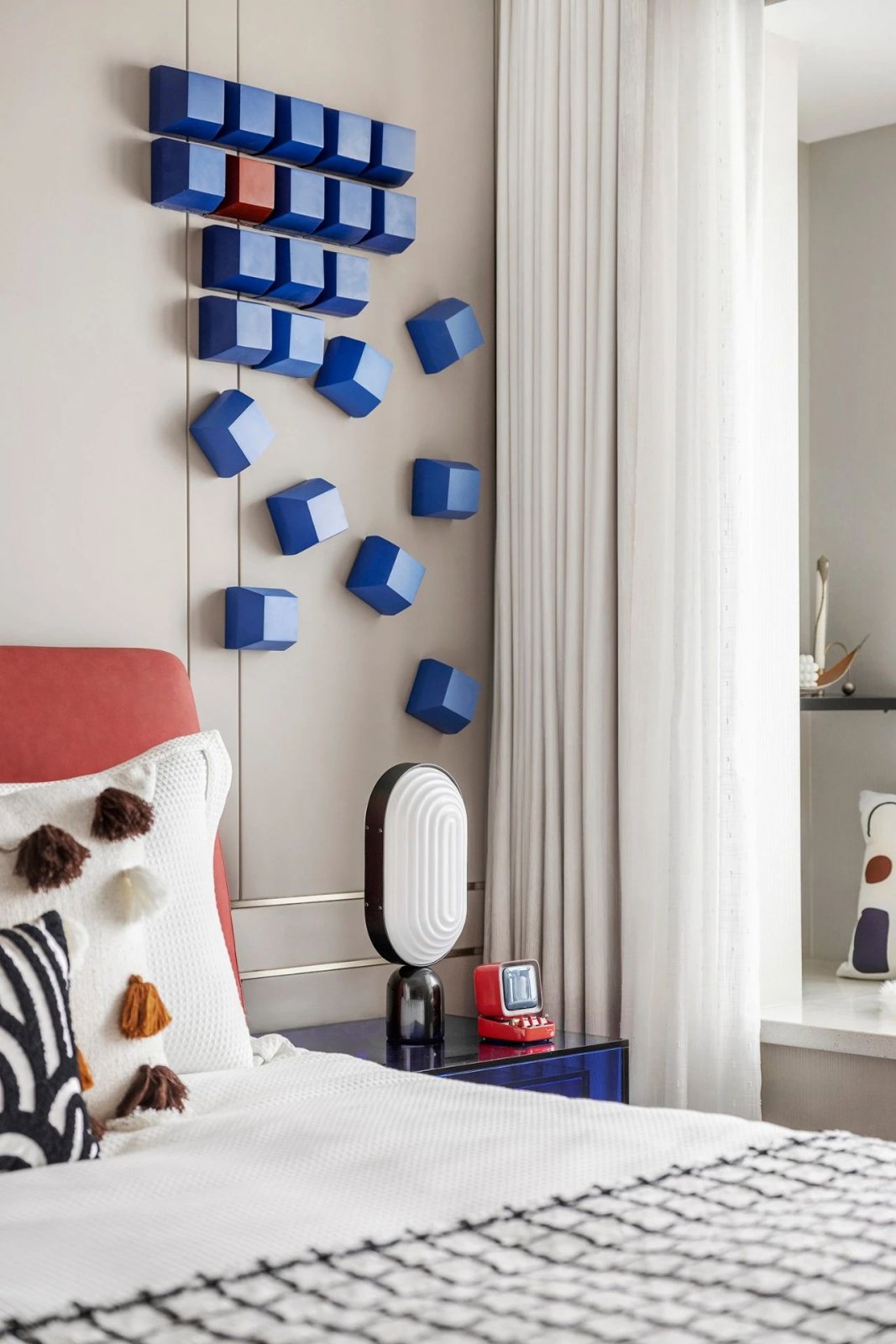 現(xiàn)代前衛(wèi)風(fēng)格家裝設(shè)計室內(nèi)裝修效果圖-主臥床頭柜 現(xiàn)代前衛(wèi)風(fēng)格家裝設(shè)計室內(nèi)裝修效果圖-主臥床頭柜