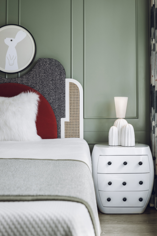 法式輕奢風(fēng)格室內(nèi)設(shè)計(jì)家裝案例-次臥床頭柜 法式輕奢風(fēng)格室內(nèi)設(shè)計(jì)家裝案例-次臥床頭柜