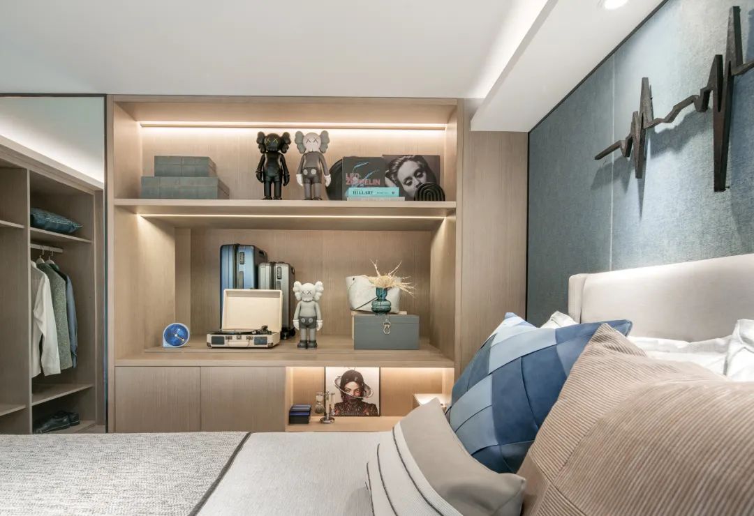 現(xiàn)代輕奢風格家裝設計室內裝修效果圖-主臥 現(xiàn)代輕奢風格家裝設計室內裝修效果圖-主臥