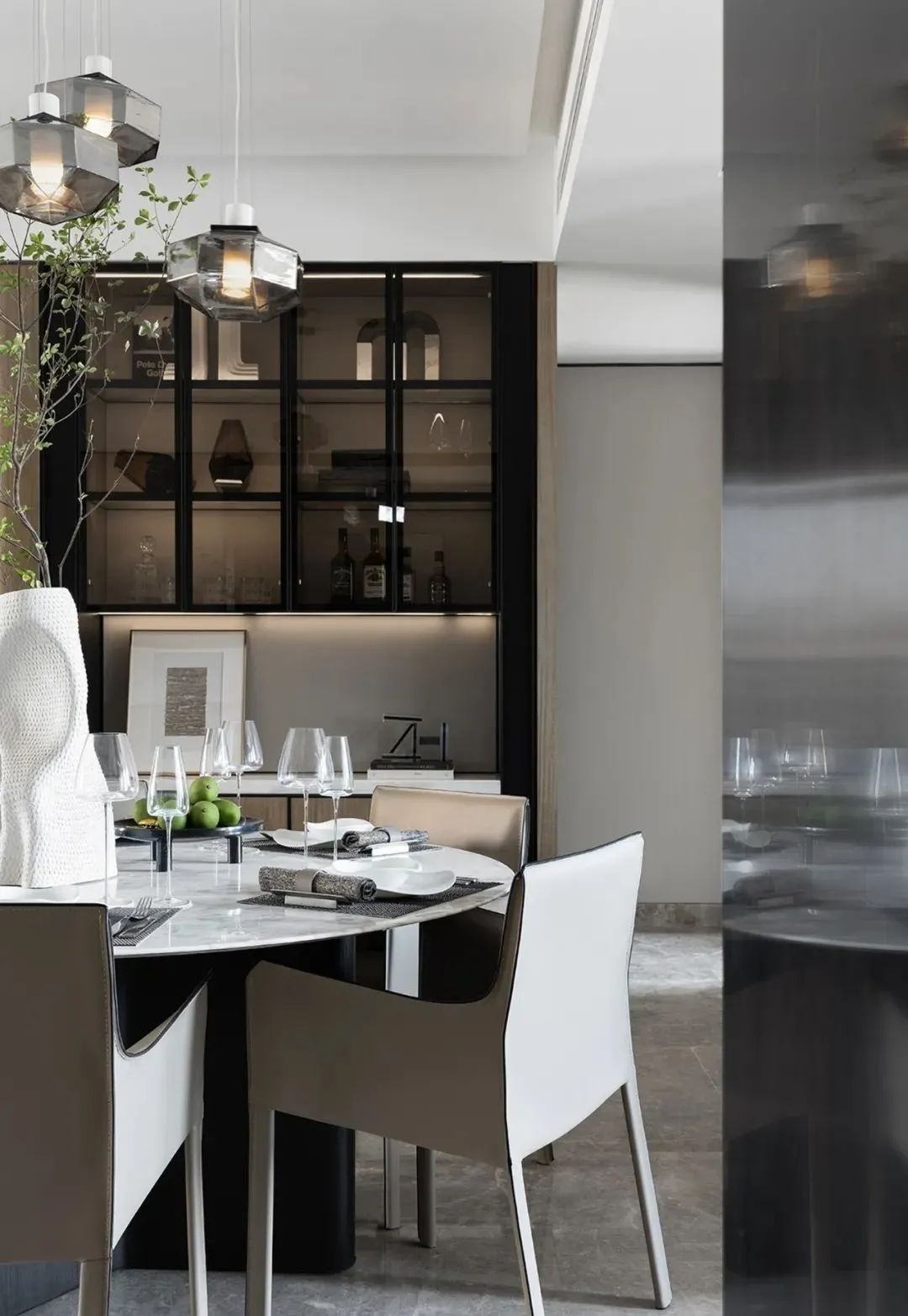 現(xiàn)代簡(jiǎn)約風(fēng)格室內(nèi)設(shè)計(jì)家裝案例-餐廳 現(xiàn)代簡(jiǎn)約風(fēng)格室內(nèi)設(shè)計(jì)家裝案例-餐廳