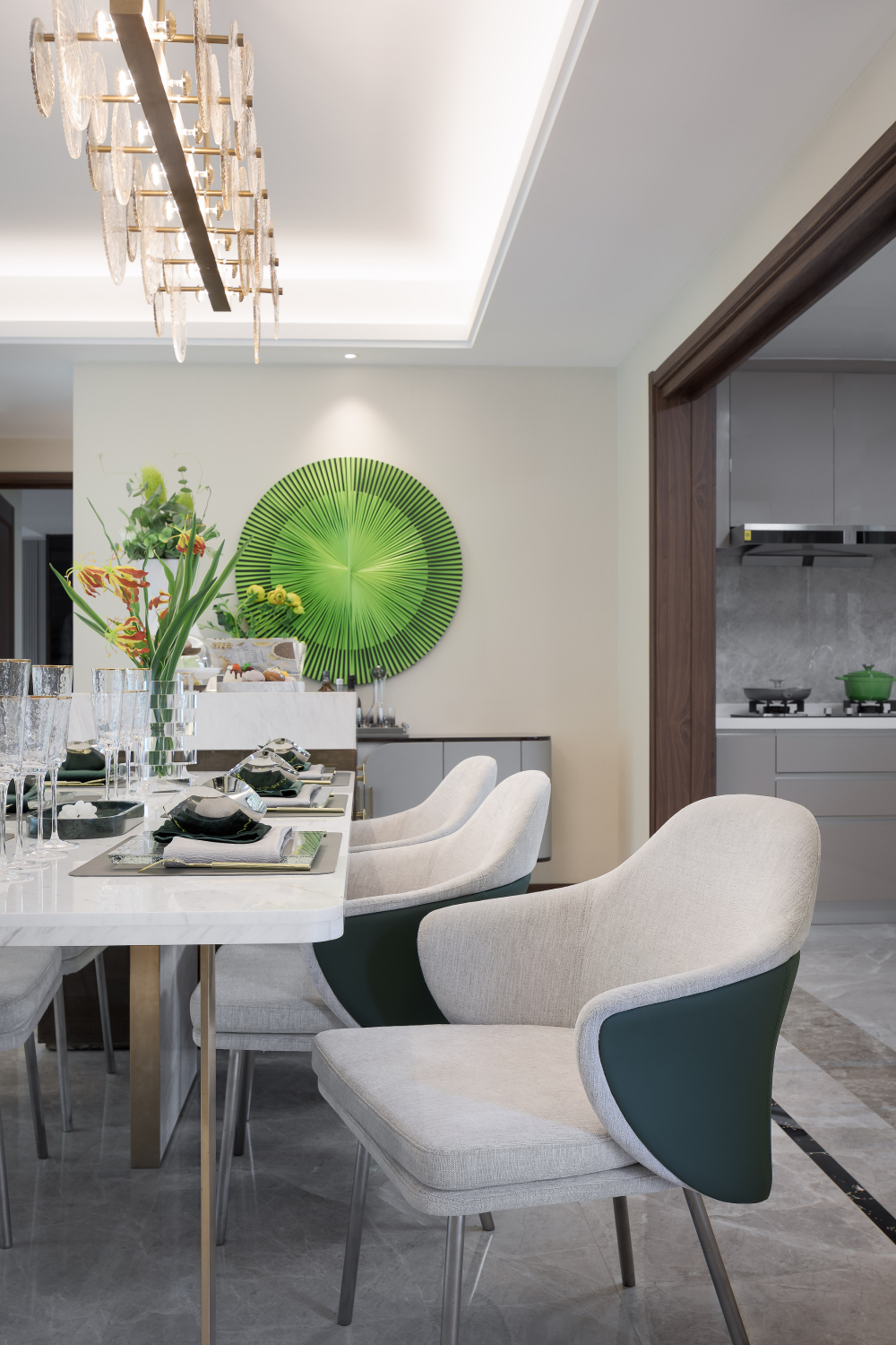 現(xiàn)代輕奢風格室內(nèi)設(shè)計家裝案例-餐廳餐桌 現(xiàn)代輕奢風格室內(nèi)設(shè)計家裝案例-餐廳餐桌