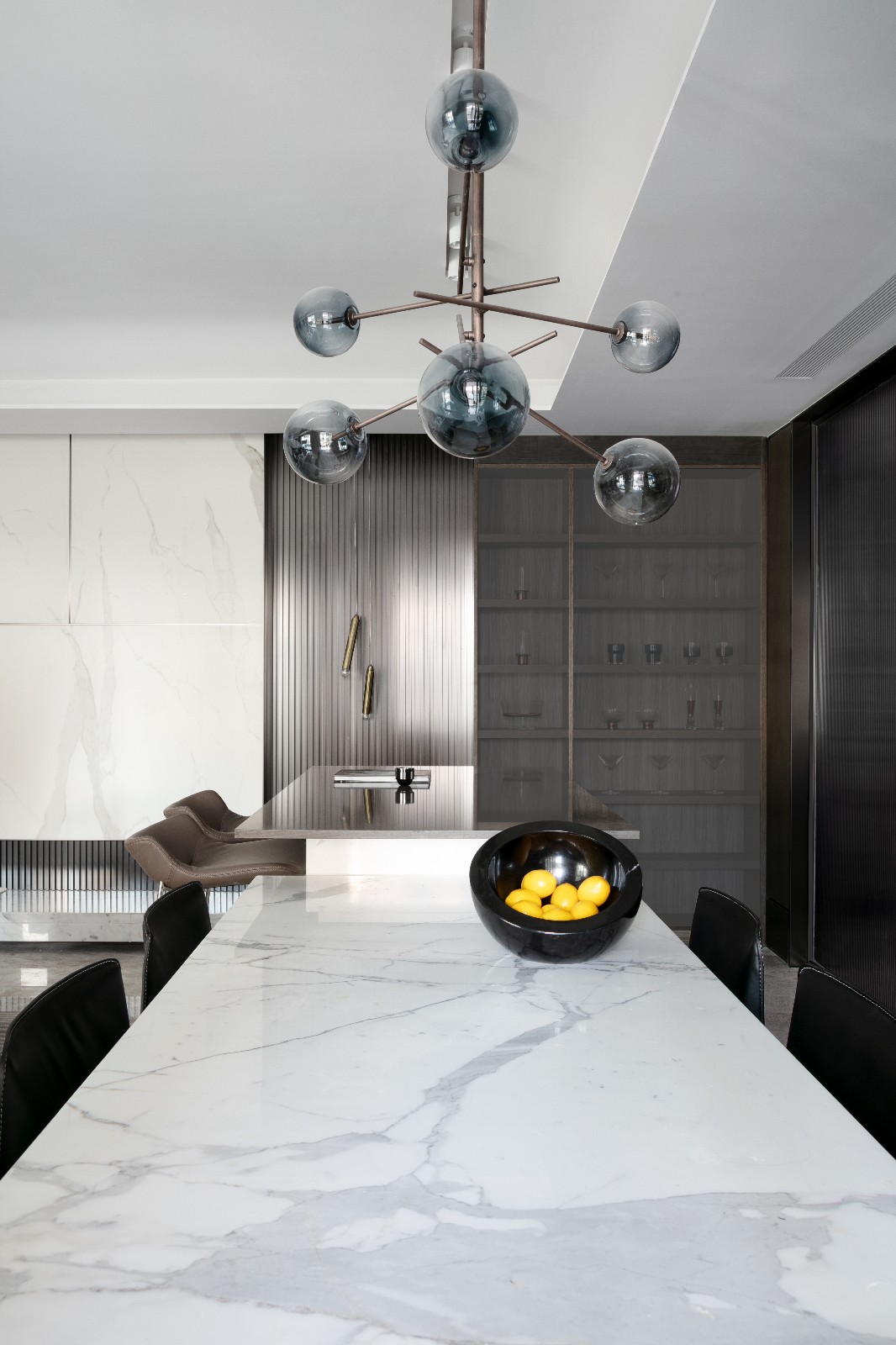 裝修公司輕奢風(fēng)格室內(nèi)裝修效果圖-餐桌 裝修公司輕奢風(fēng)格室內(nèi)裝修效果圖-餐桌