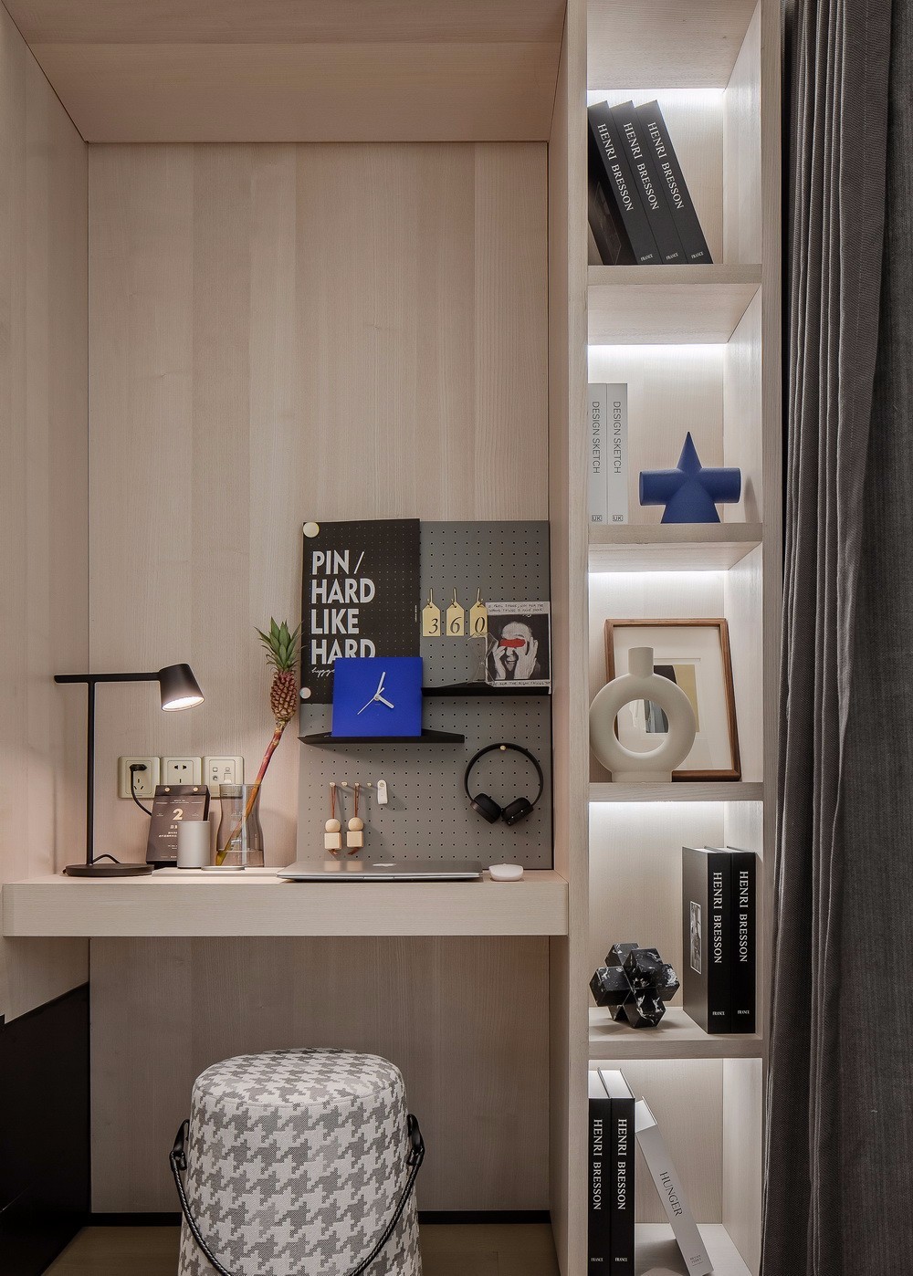 現(xiàn)代簡(jiǎn)約風(fēng)格室內(nèi)家裝案例效果圖-書桌 現(xiàn)代簡(jiǎn)約風(fēng)格室內(nèi)家裝案例效果圖-書桌