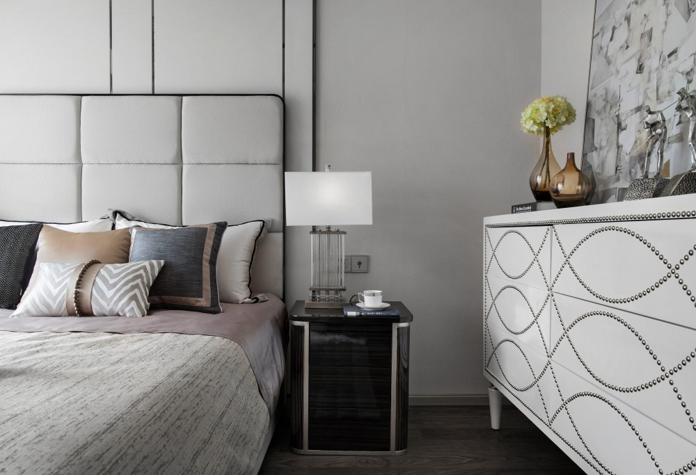 現(xiàn)代輕奢風(fēng)格室內(nèi)設(shè)計(jì)家裝案例-臥室床頭柜 現(xiàn)代輕奢風(fēng)格室內(nèi)設(shè)計(jì)家裝案例-臥室床頭柜