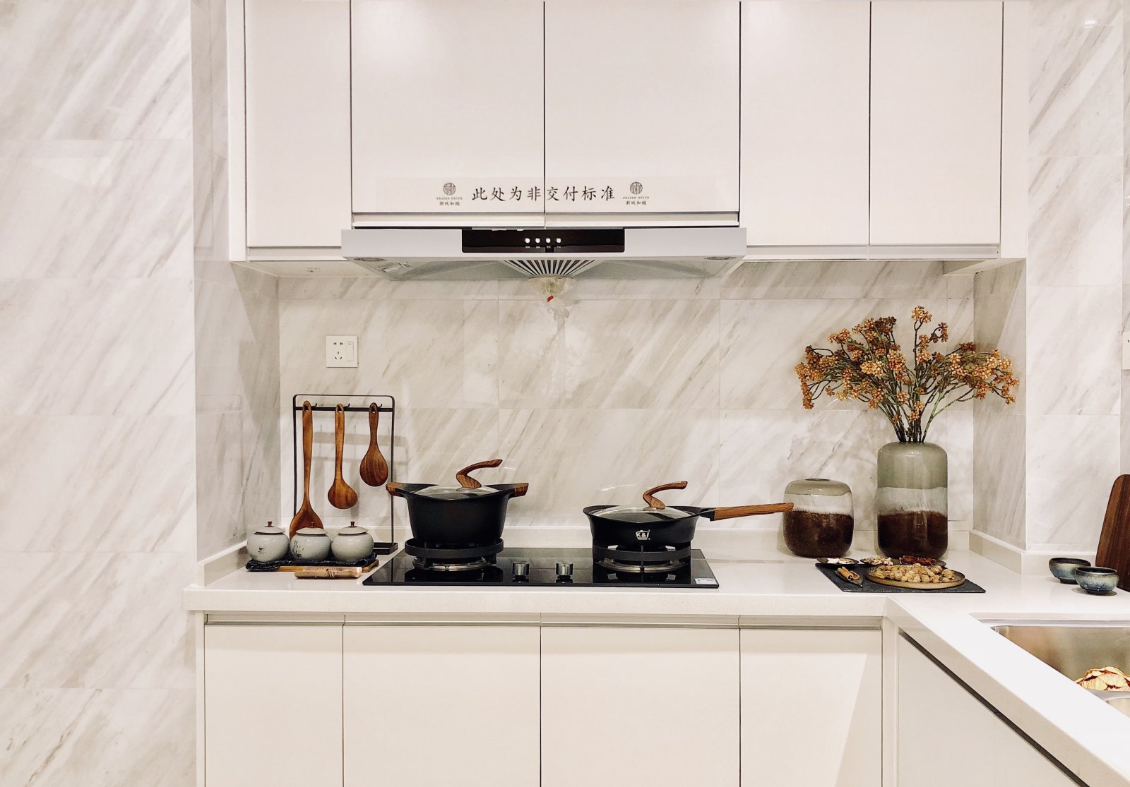 裝修案例新中式風格室內(nèi)裝修效果圖-廚房 裝修案例新中式風格室內(nèi)裝修效果圖-廚房