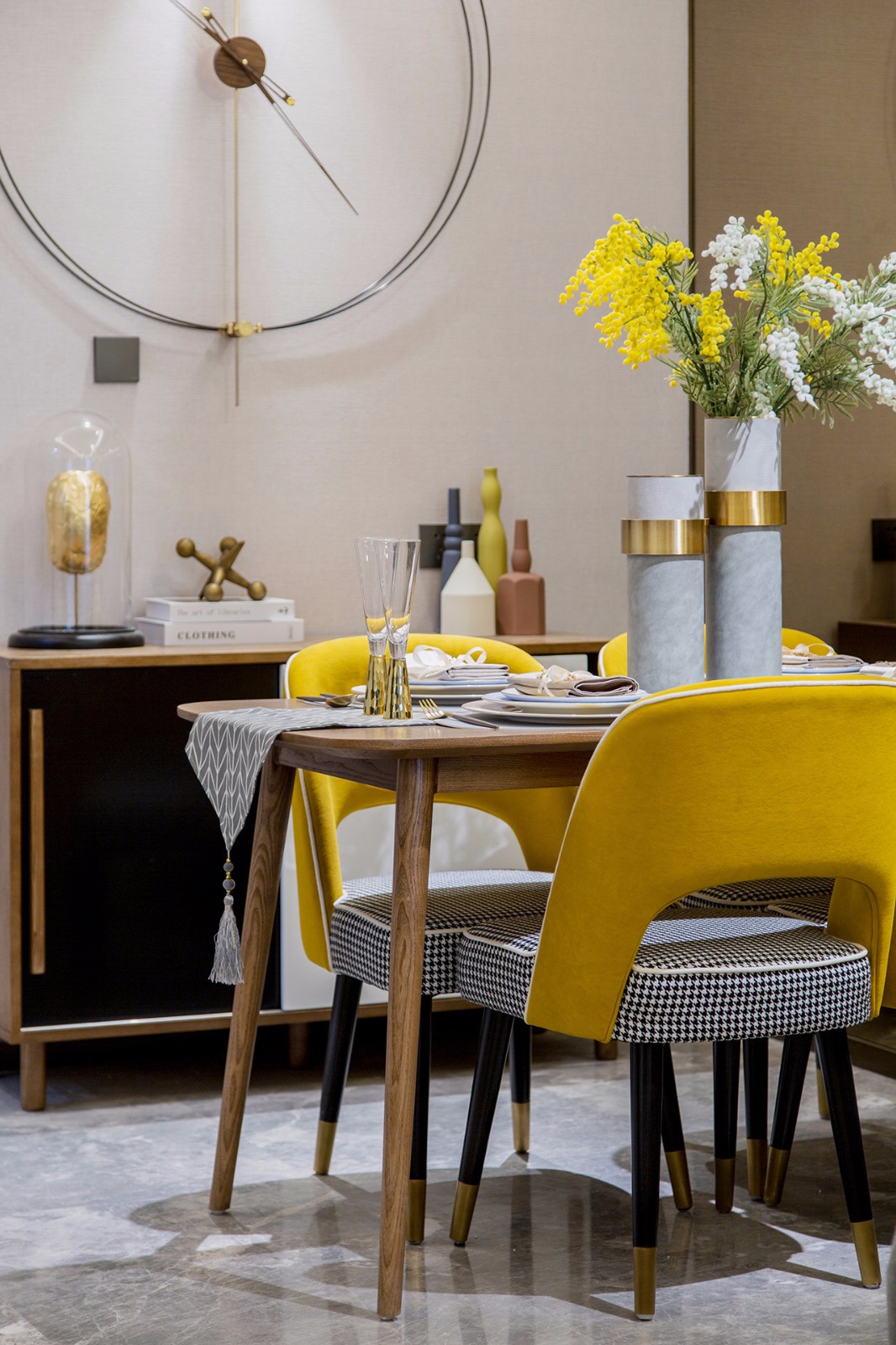 輕奢風(fēng)格家裝設(shè)計(jì)室內(nèi)裝修效果圖-餐廳 輕奢風(fēng)格家裝設(shè)計(jì)室內(nèi)裝修效果圖-餐廳