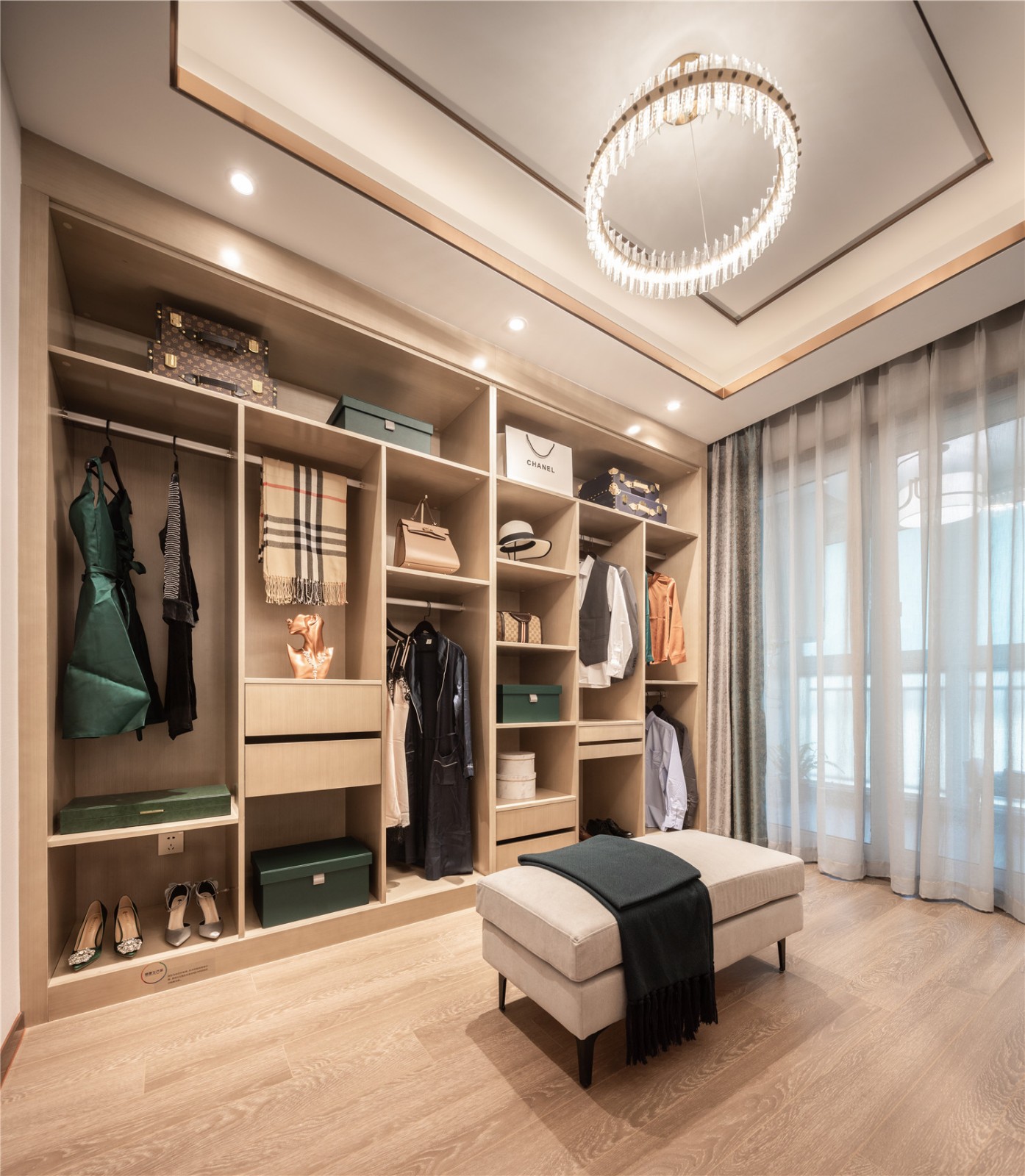 新中式風格別墅高端裝修設(shè)計-衣帽間 新中式風格別墅高端裝修設(shè)計-衣帽間