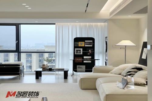 陽江市東泰花園一期現(xiàn)代風(fēng)格三居室裝修案例